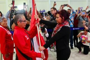 ABANDERA GOBERNADORA A LA SELECCIÓN TLAXCALTECA DE PERSONAS ADULTAS MAYORES.